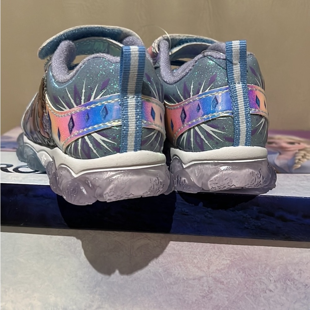Disney's Frozen 2 Anna and Elsa Toddler light up shoes Sz 7 - Picture 3 of 6
